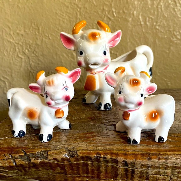 Other - 🐂Vintage🐂Cow Creamer & Salt & Pepper Shaker Set